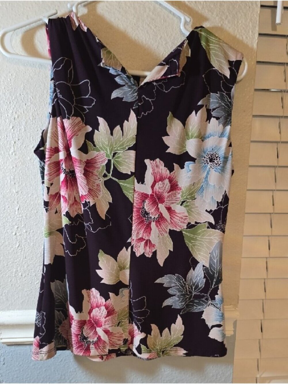 Black Floral Sleeveless - Picture 2 of 2